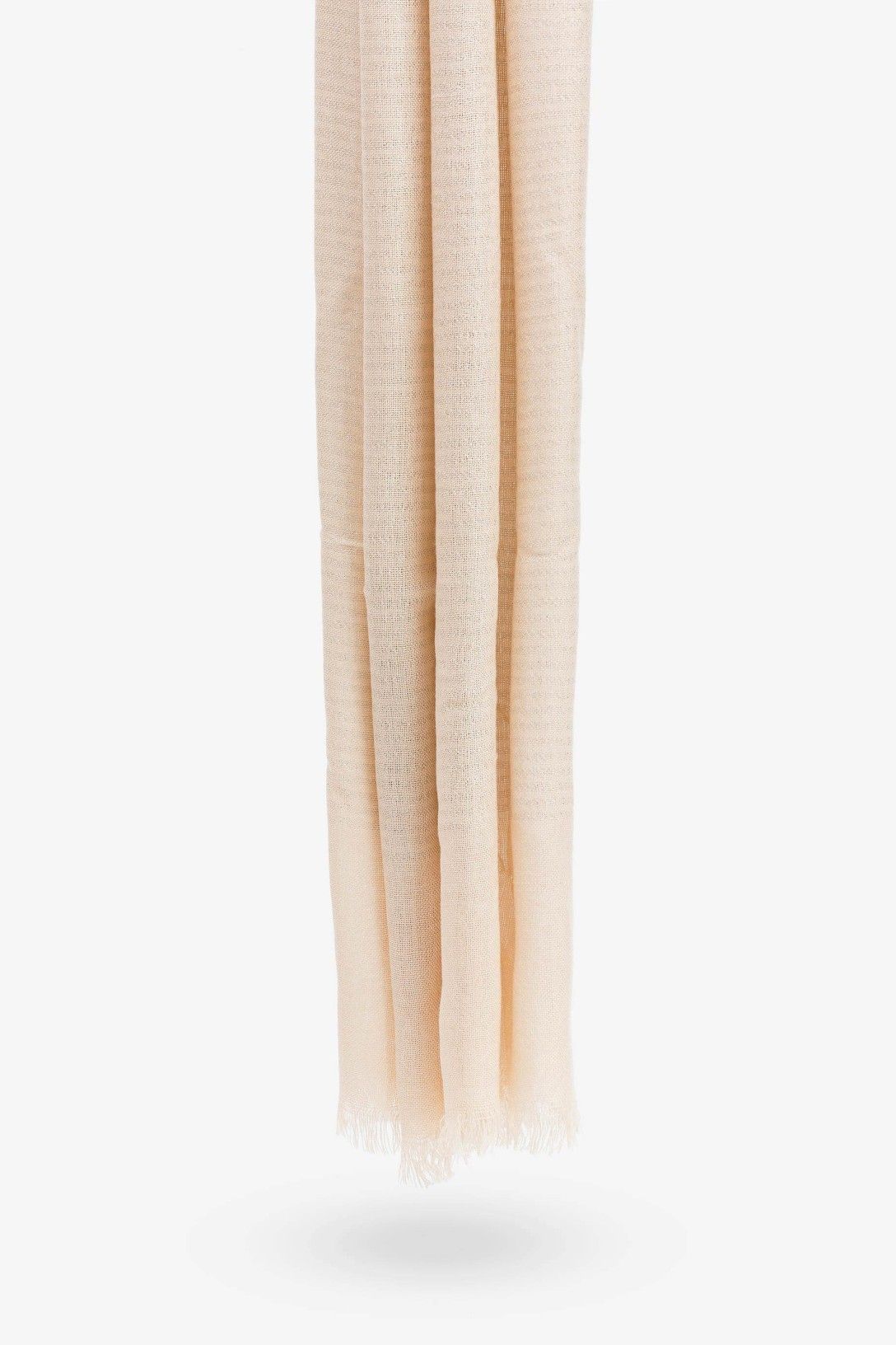 Pañuelo grande beige con acabado de flecos suaves
