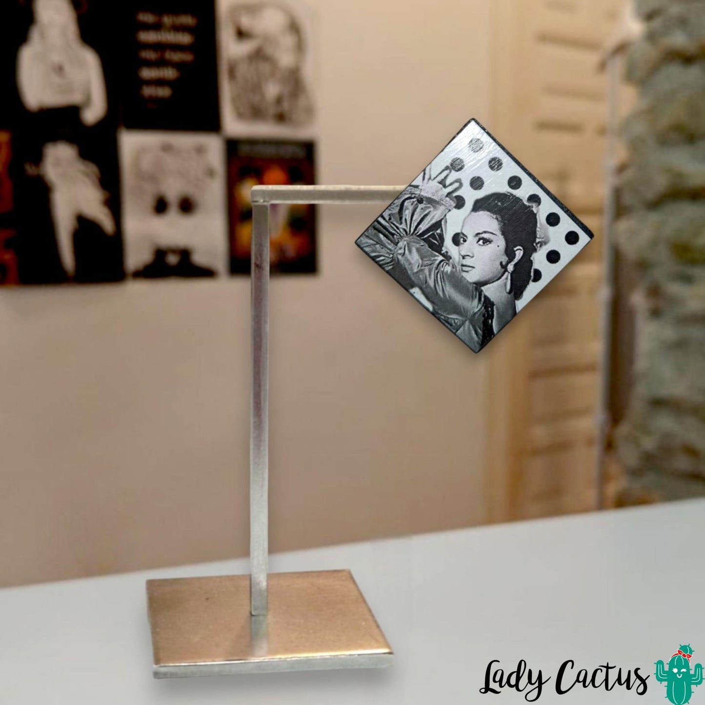 Broche Lola Flores Cuadrado Blanco Lunares Negros Soy Colorearte