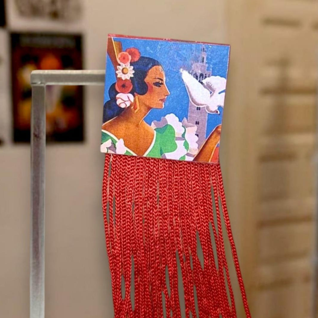 Regalo de artesanía española broche de madera flamenca con diseño exclusivo