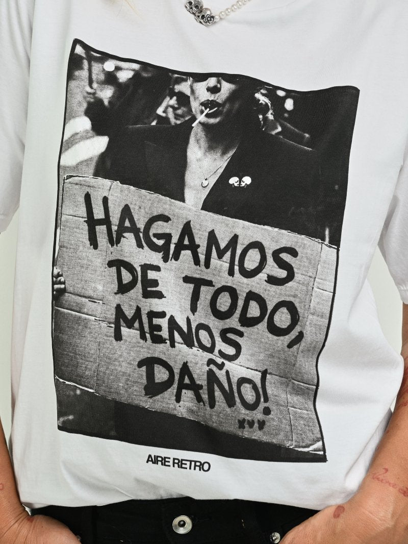 Camiseta blanca "Hagamos de todo" de Aire Retro