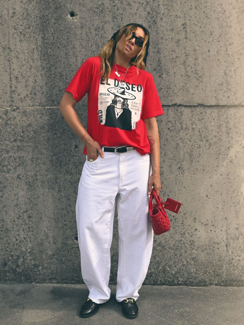 Camiseta roja "Deseo" de Aire Retro