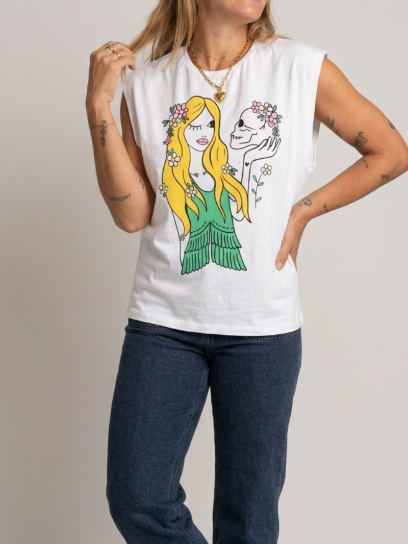 Look cómodo y moderno con camiseta de corte oversize.