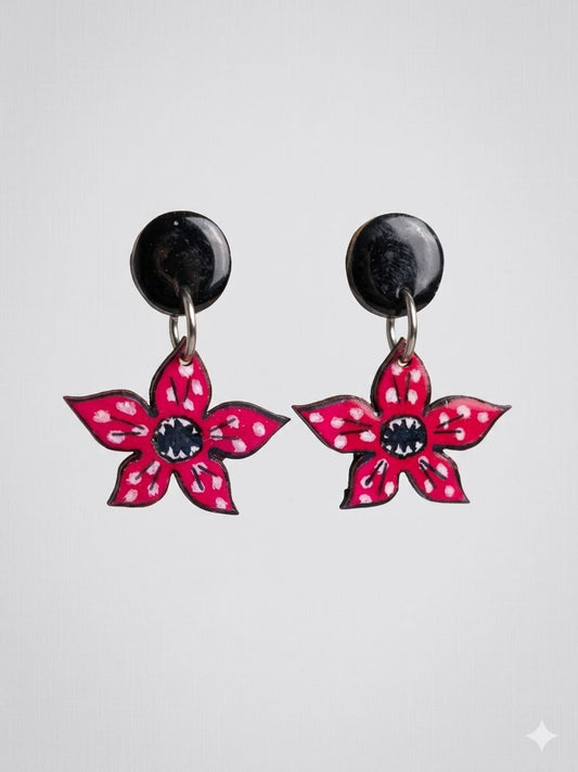 Pendientes Demogorgon cierre botón de Lady Cactus