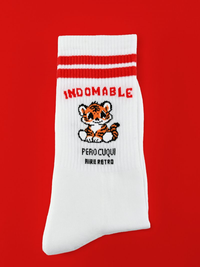 Calcetines de marca Aire Retro con ilustración creativa.