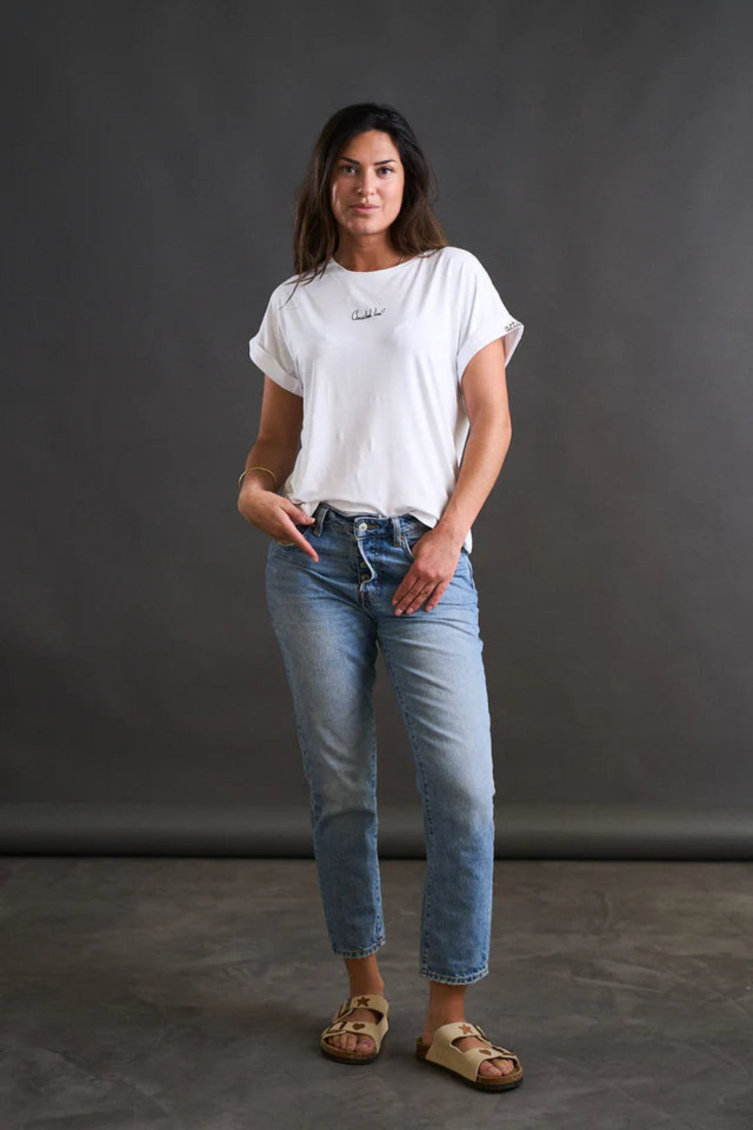 Diseño exclusivo de Anabel Lee para un look auténtico y versátil.