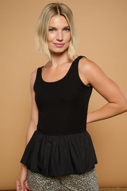 Top negro de tirantes con frunces modelo Black Ivy de Minueto.