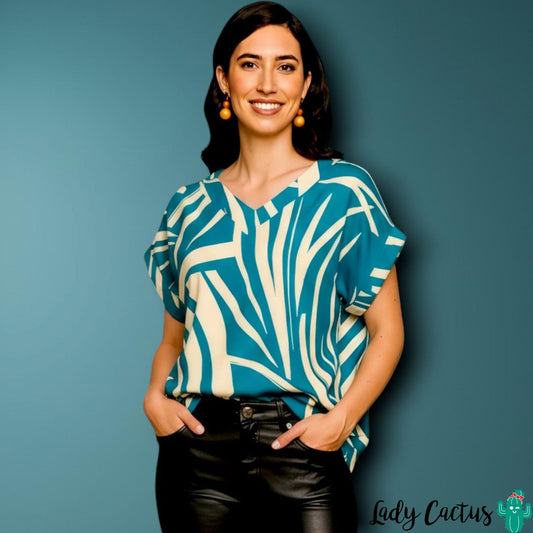 Blusa Campello de Smile en Lady Cactus con escote elegante y simplicidad urbana