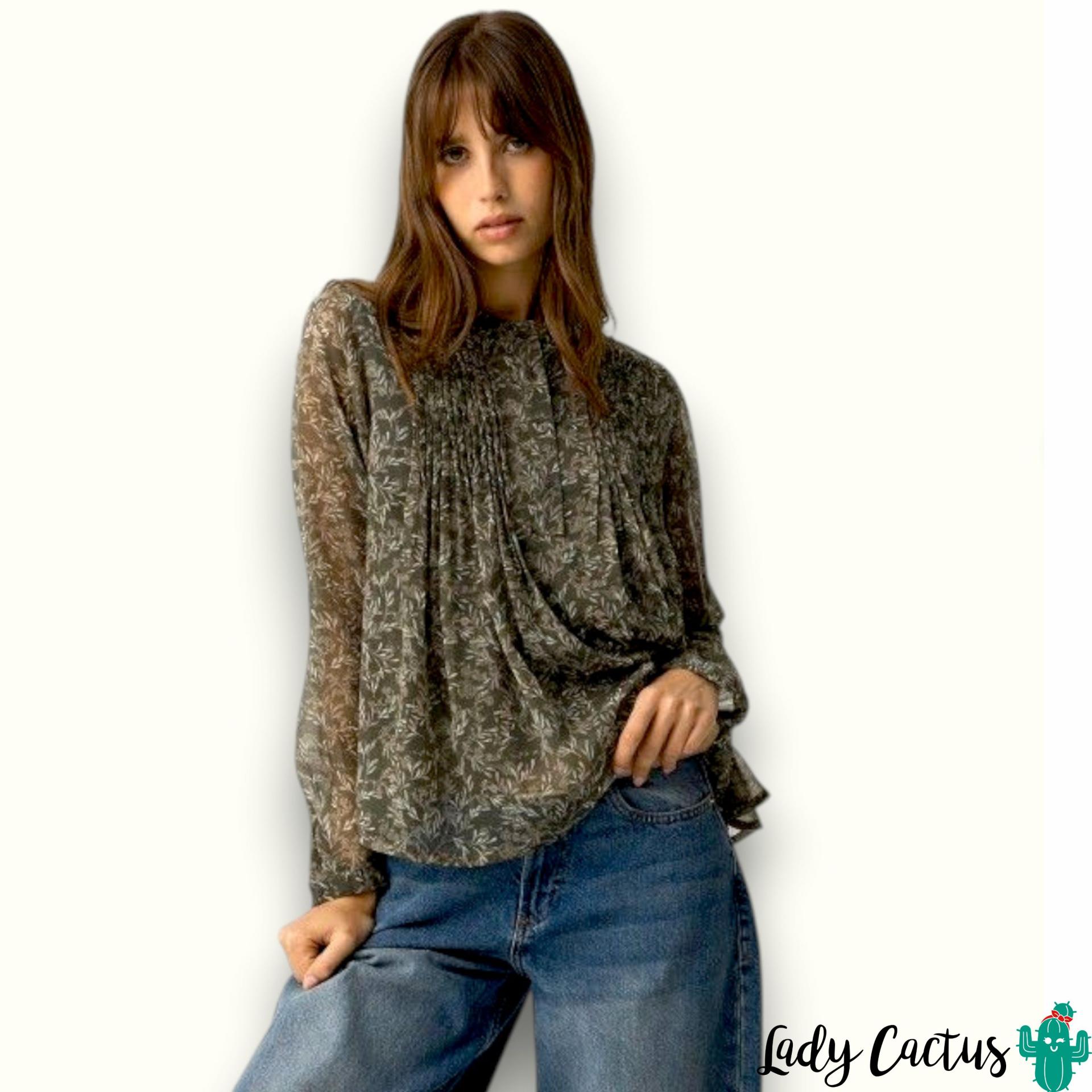 Blusa Carmilde de Tiffosi en verde pátina con estampado delicado