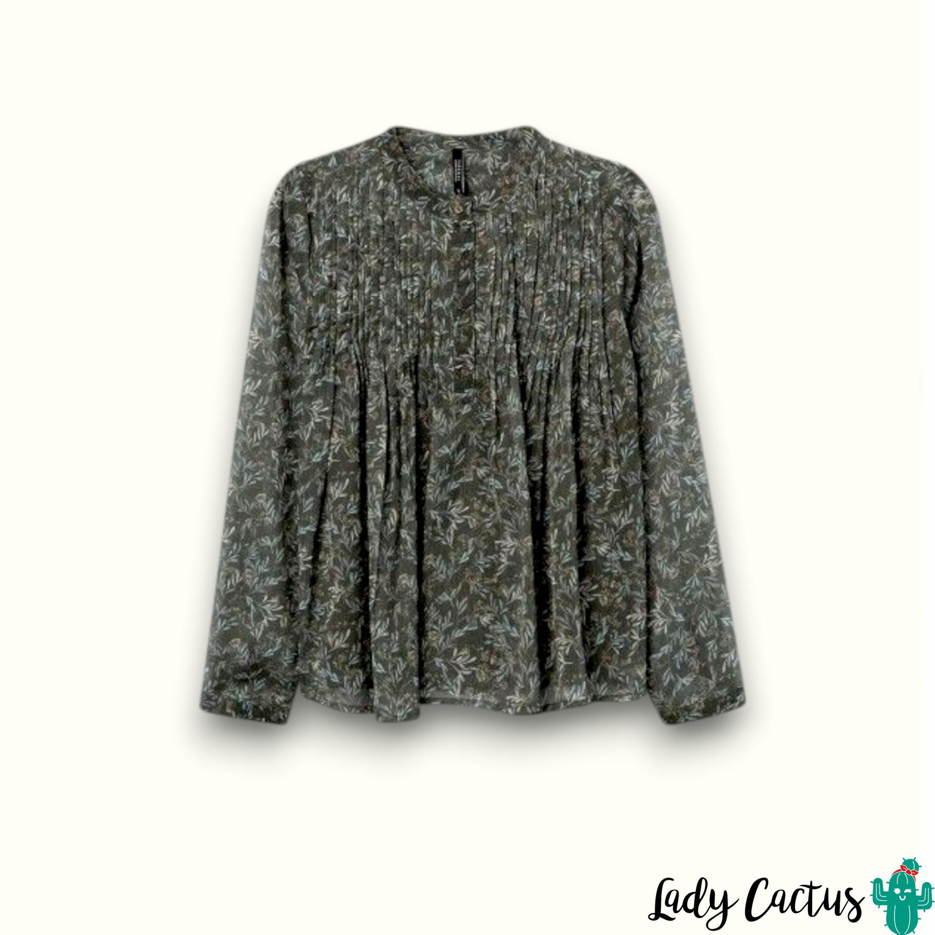 Blusa Tiffosi en look urbano refinado europeo