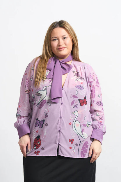 Detalle de la lazada removible en la blusa Lorena de Anabel Lee