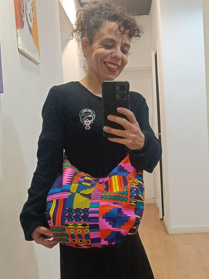 Bolso de mujer con asa regulable y estampado multicolor
