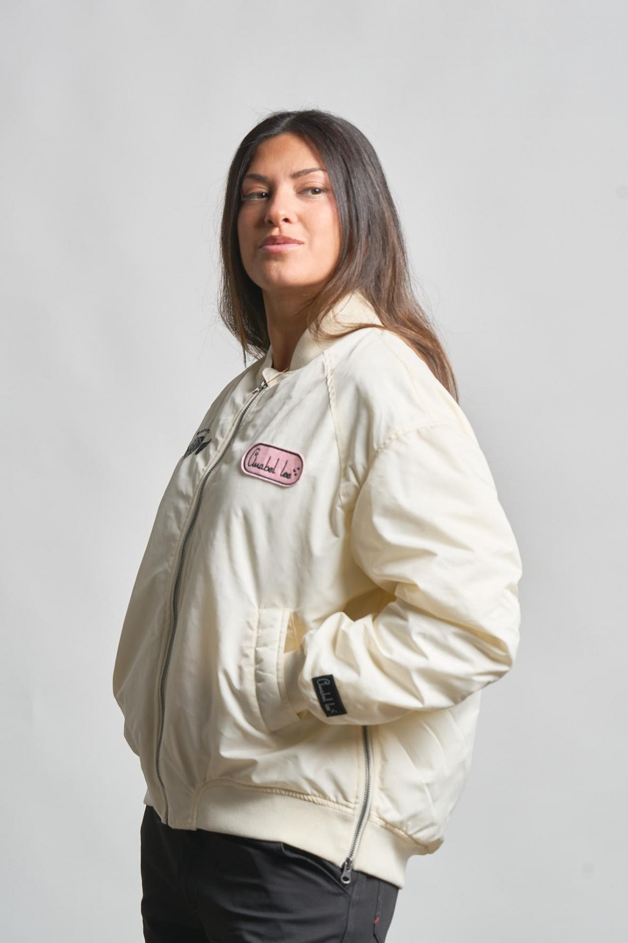 Bomber Poder Femenino de Anabel Lee en Lady Cactus con bordado emocional y fuerza urbana