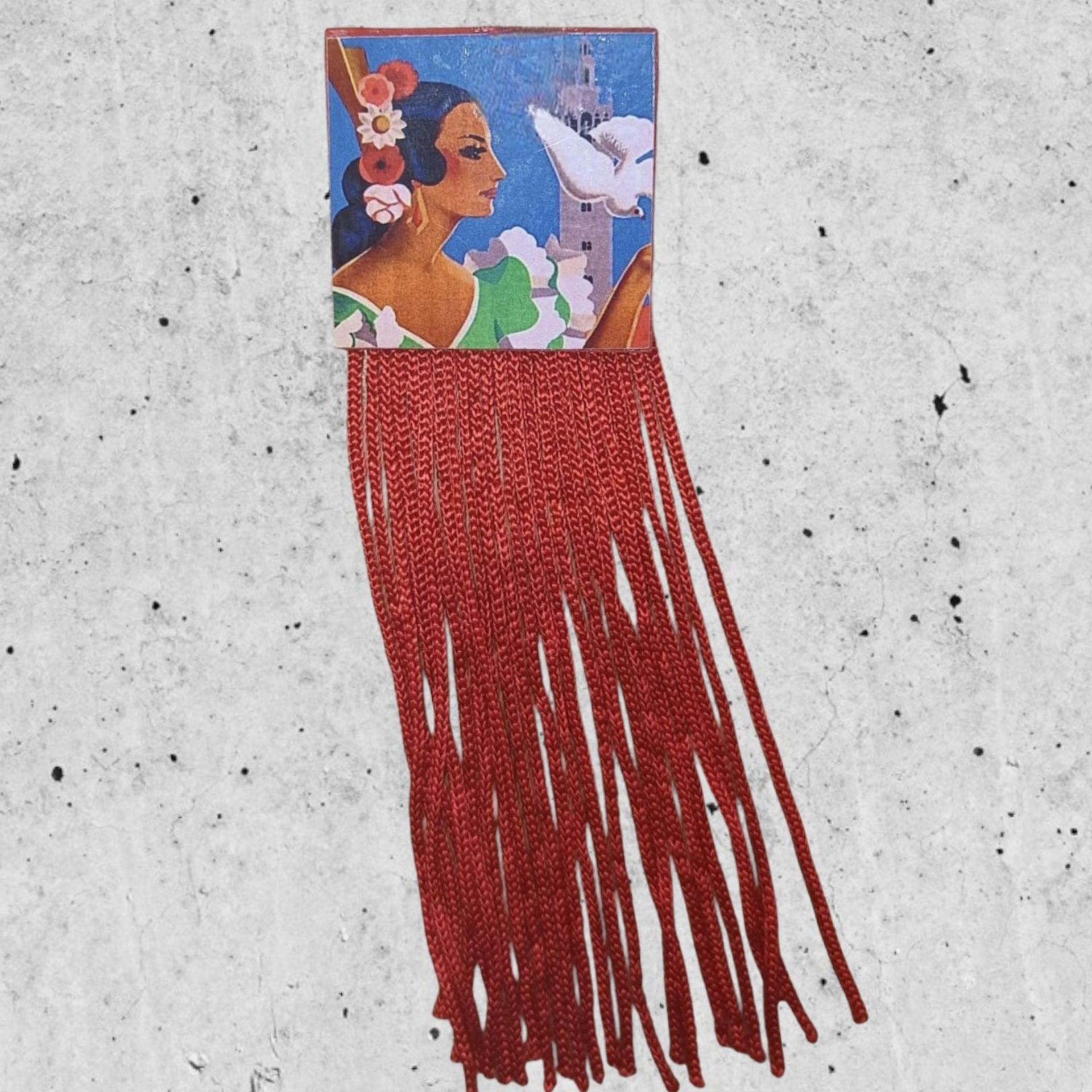 Broche de madera cuadrado pintado a mano disponible en Lady Cactus