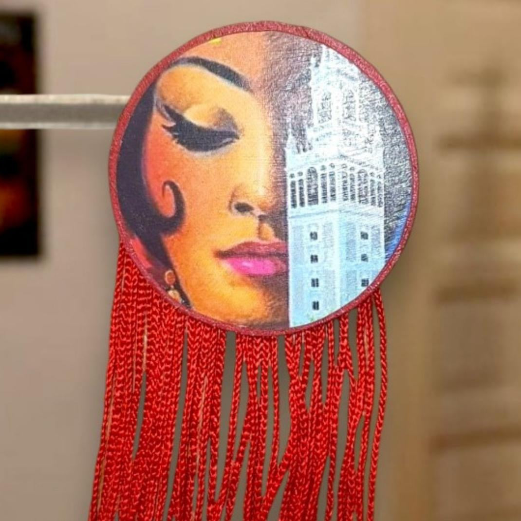 Broche La Giralda Redondo Flecos Rojos Soy Colorearte