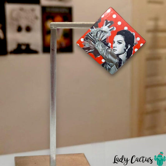 Broche Lola Flores Cuadrado Lunares Blancos Soy Colorearte