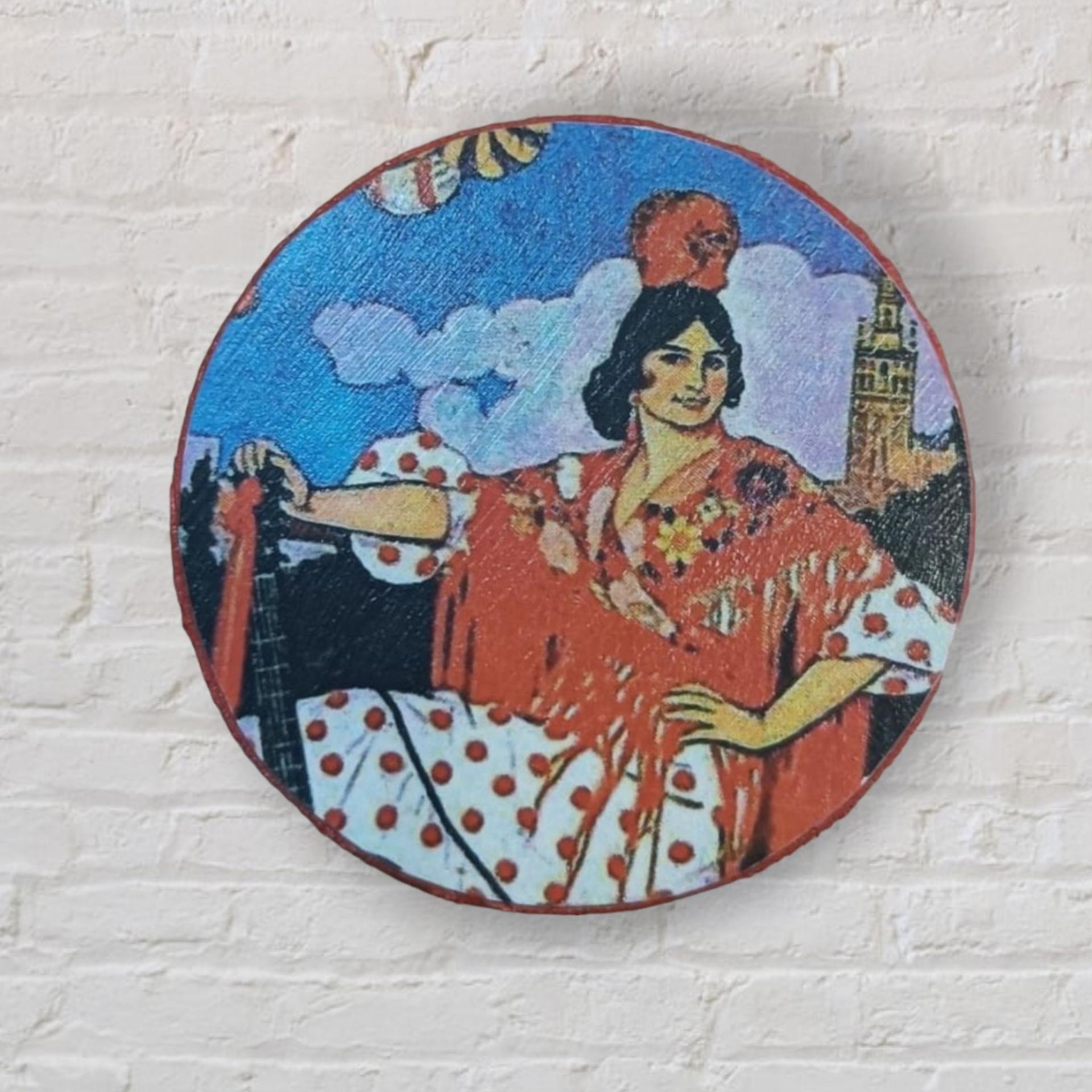 Broche de solapa redondo con dibujo de flamenca y Giralda en Lady Cactus