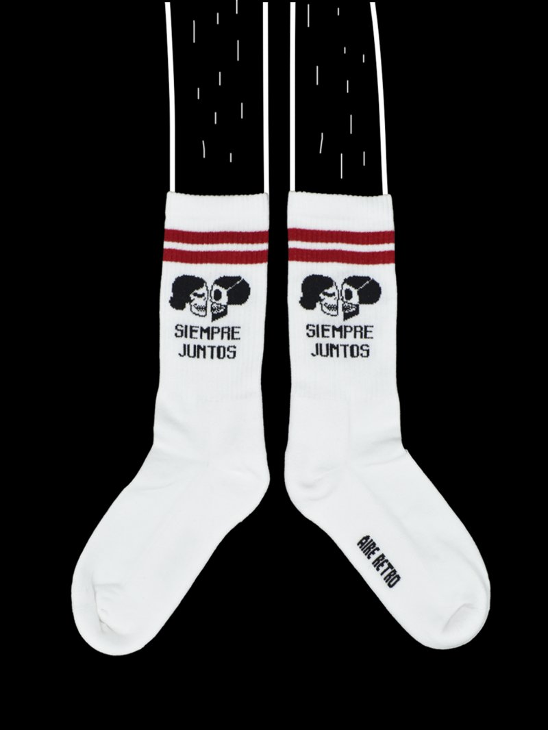 Calcetines de algodón con rayas deportivas y aire vintage.