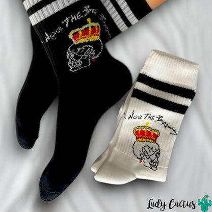 Calcetines King Skull blancos con motivos calavera coronada de Noc The Brand para toque rebelde colorido