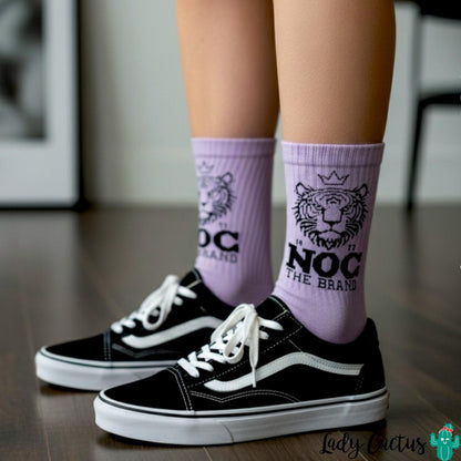 Calcetines Tiger lila de Noc the Brand en Lady Cactus con color pantone y actitud urbana