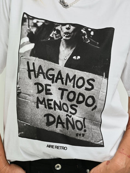 Camiseta blanca "Hagamos de todo" de Aire Retro