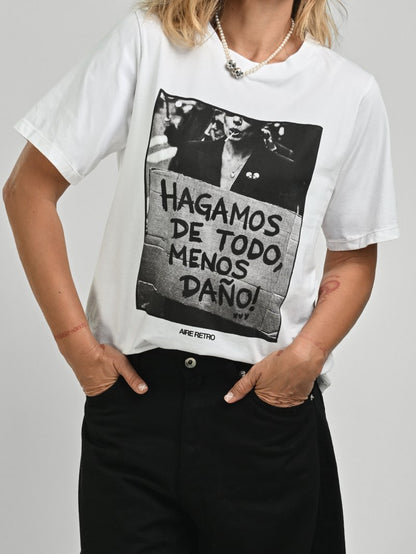 Camiseta blanca "Hagamos de todo" de Aire Retro