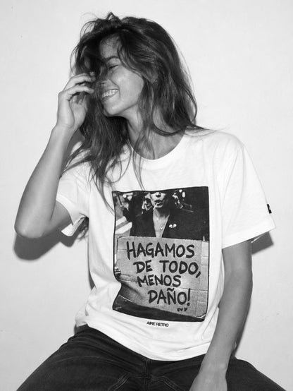 Camiseta blanca "Hagamos de todo" de Aire Retro