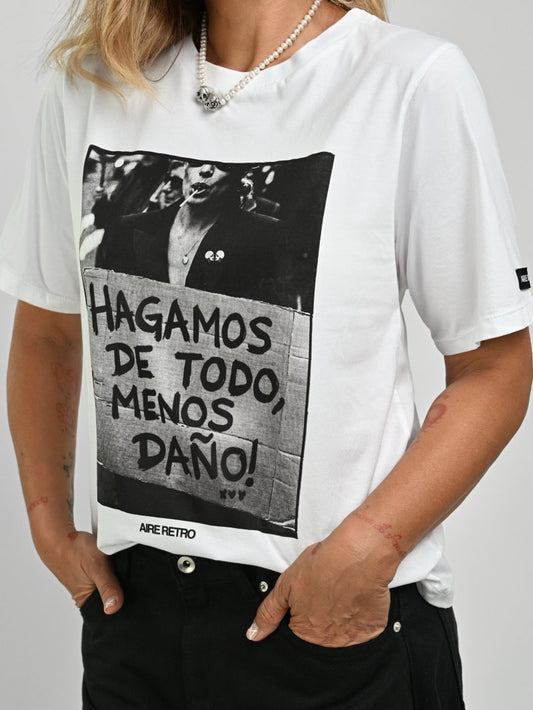 Camiseta blanca "Hagamos de todo" de Aire Retro