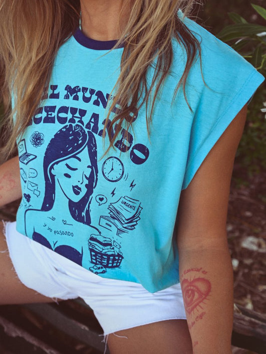 Camiseta chica "Acechando" de Aire Retro