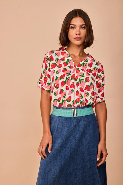 Blusa ligera con caída impecable ideal para los días calurosos.