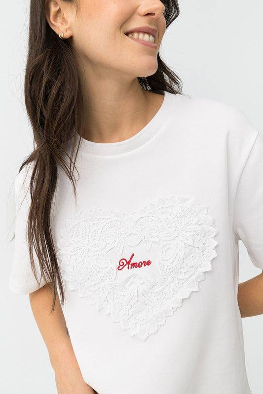 Camiseta blanca de mujer con corazón en relieve de Tiffosi