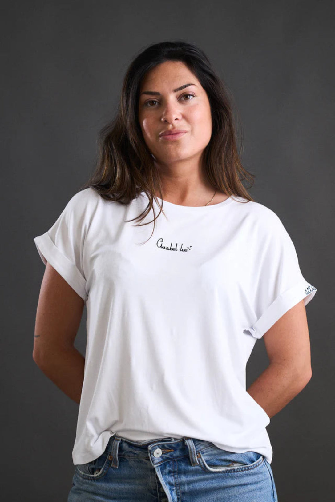 Camiseta básica blanca oversize modelo Actitud + de Anabel Lee.