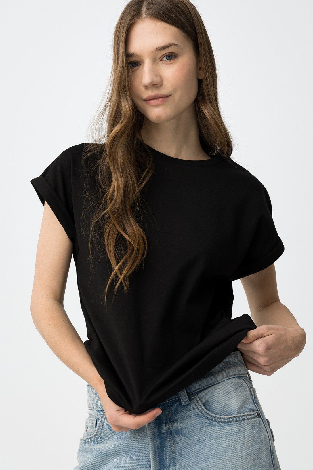 Camiseta negra minimalista modelo Benjie de Tiffosi