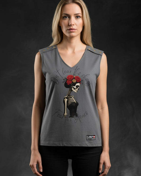 Camiseta Chaos de LASAL gris sin mangas y cuello pico