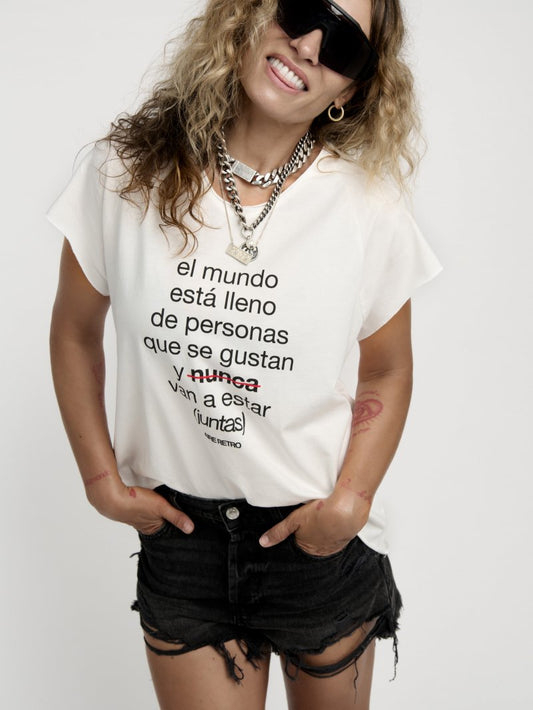 Camiseta básica de cuello redondo en color blanco modelo Personas de Aire Retro.