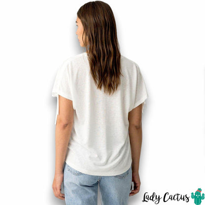 Camiseta blanca versátil para looks cotidianos elegantes