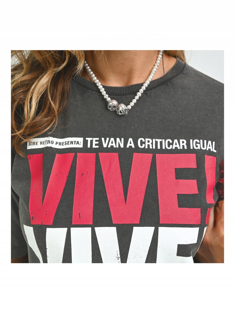 Camiseta "Vive" fade out de Aire Retro