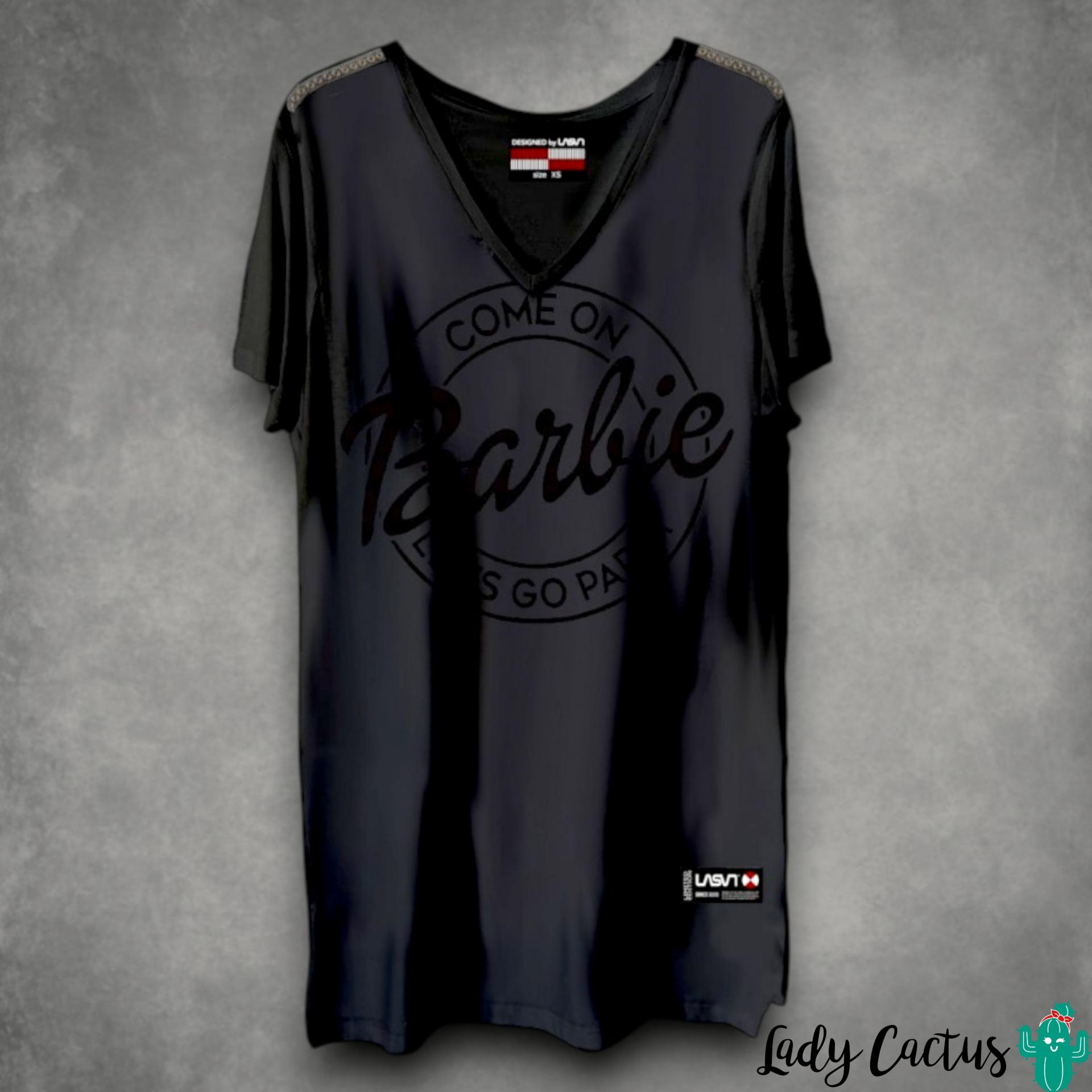 Camiseta larga Barbie negro de Lasal con estampado digital y exclusividad numerada