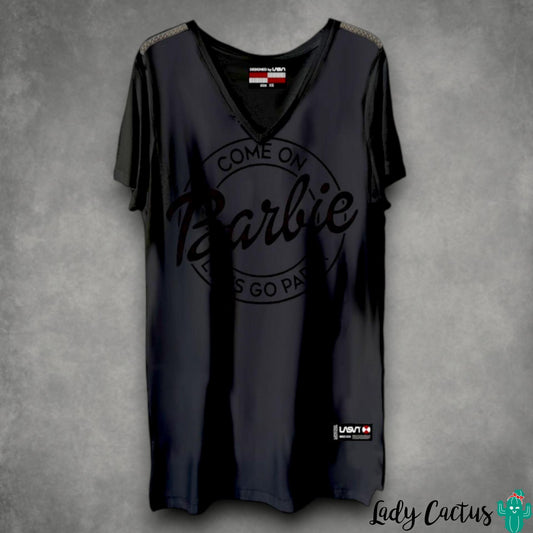Camiseta larga Barbie negro de Lasal con estampado digital y exclusividad numerada