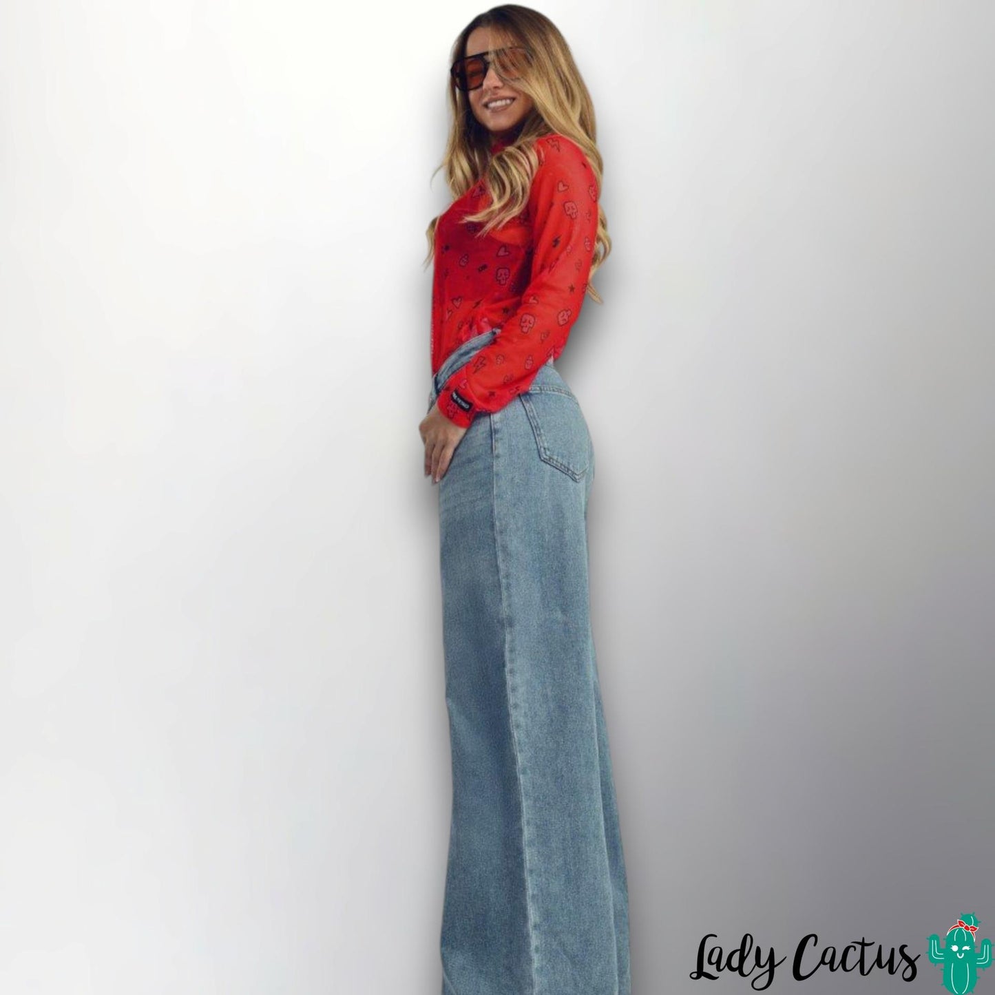 Camiseta en moda urbana versátil y elegante