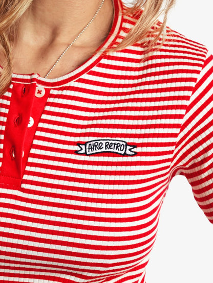 Camiseta de rayas blancas y rojas con bordado Aire Retro