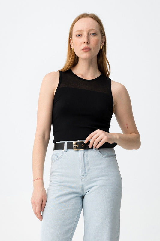 Camiseta negra con transparencia en el pecho de Tiffosi