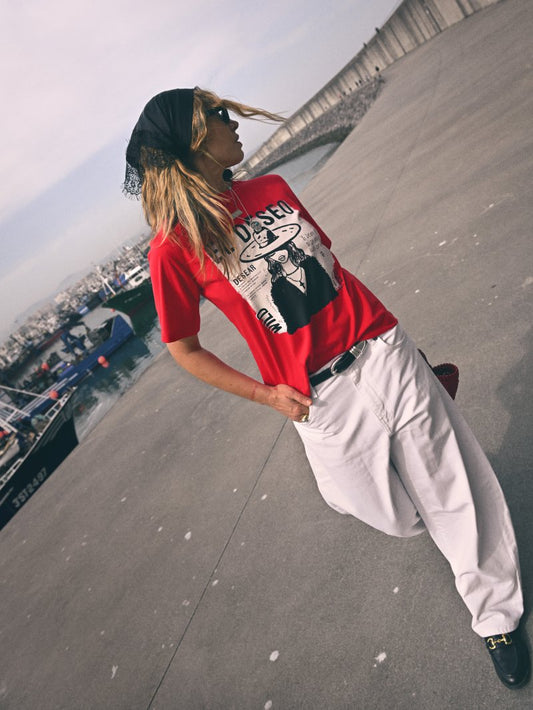 Camiseta roja "Deseo" de Aire Retro