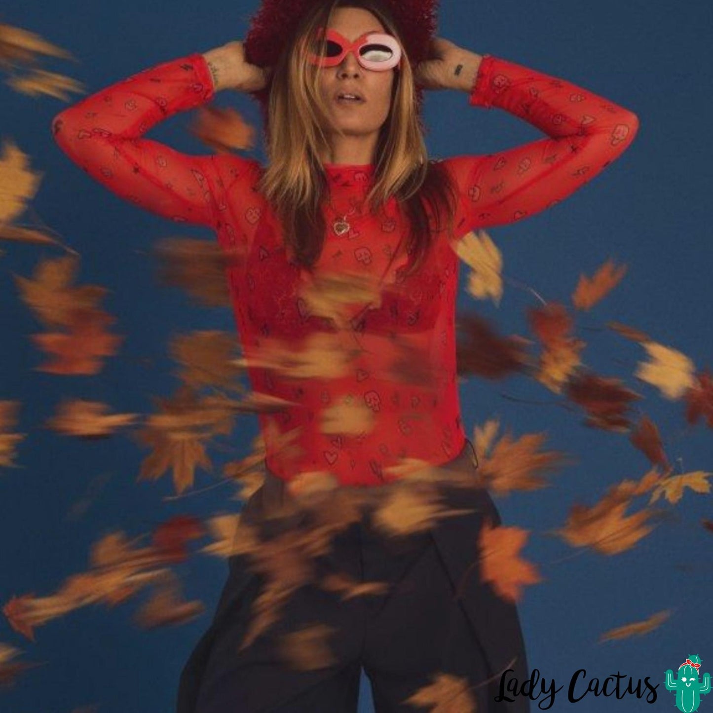 Camiseta roja apasionada para declaraciones de estilo