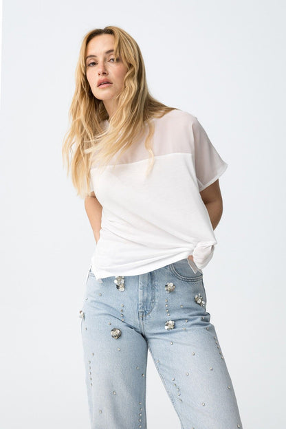 Camiseta blanca de viscosa con transparencias modelo Sky de Tiffosi.