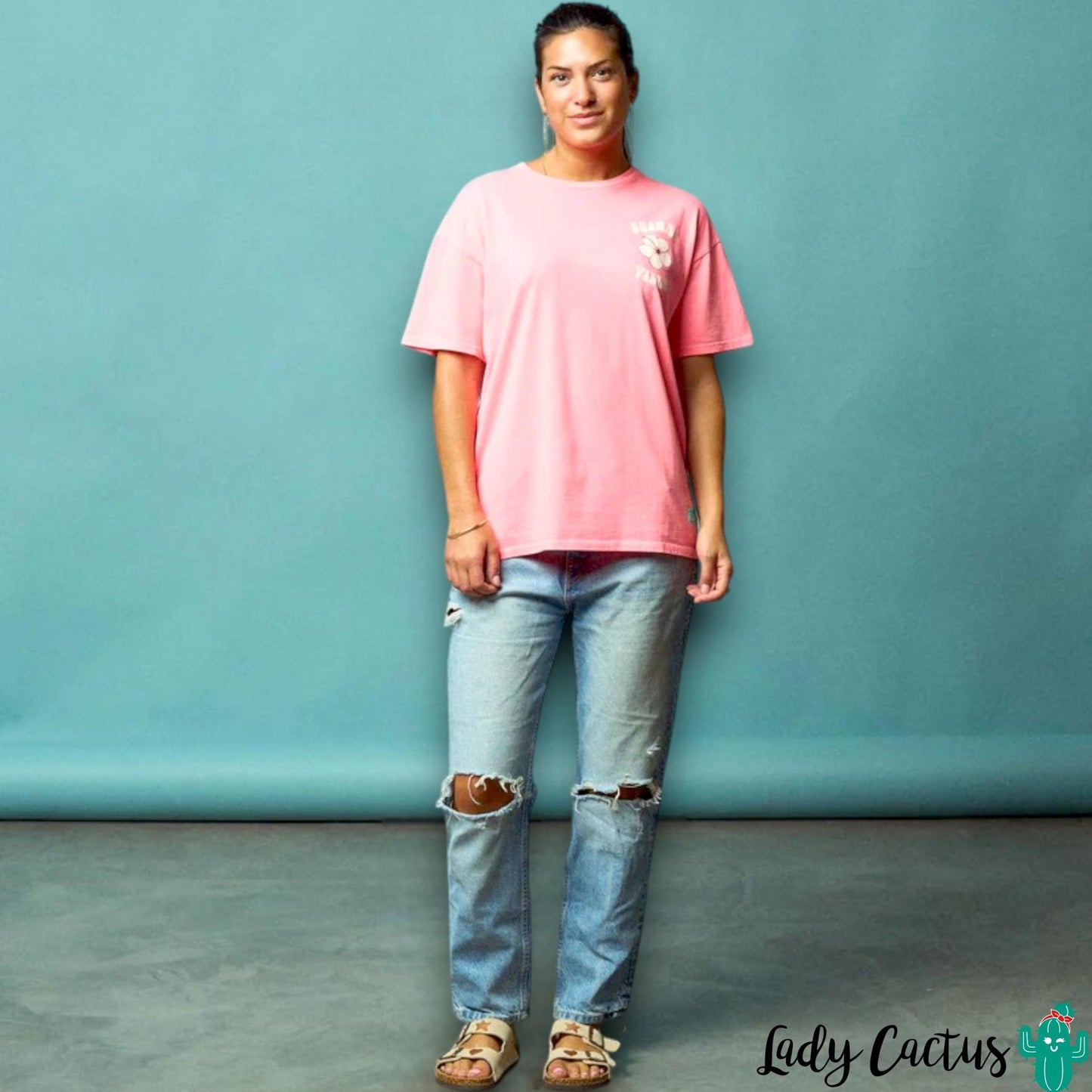 Camiseta Surf Rosa con "Buenas Vibras" de Anabel Lee para humor positivo