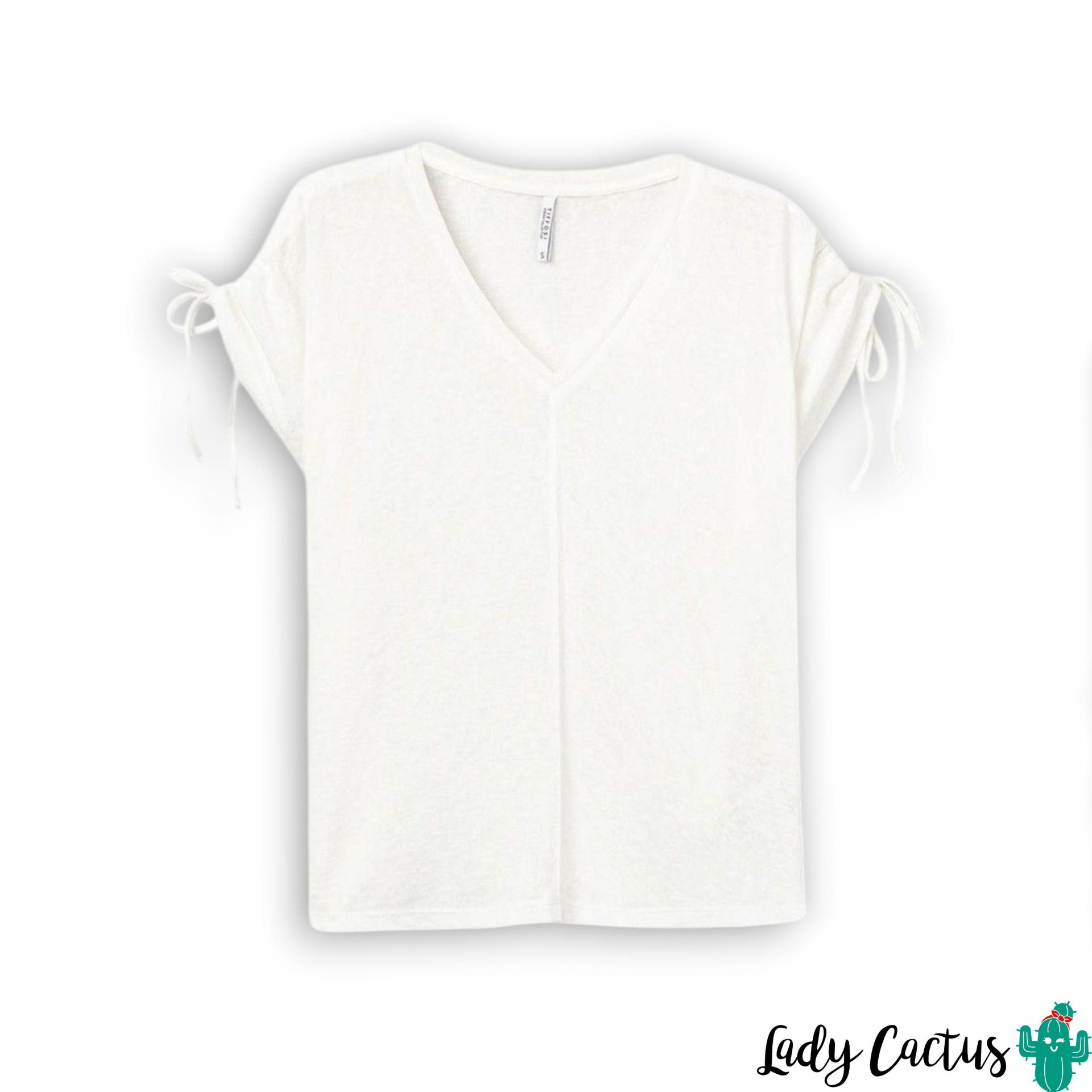 Camiseta manga corta con detalle lazada para comodidad