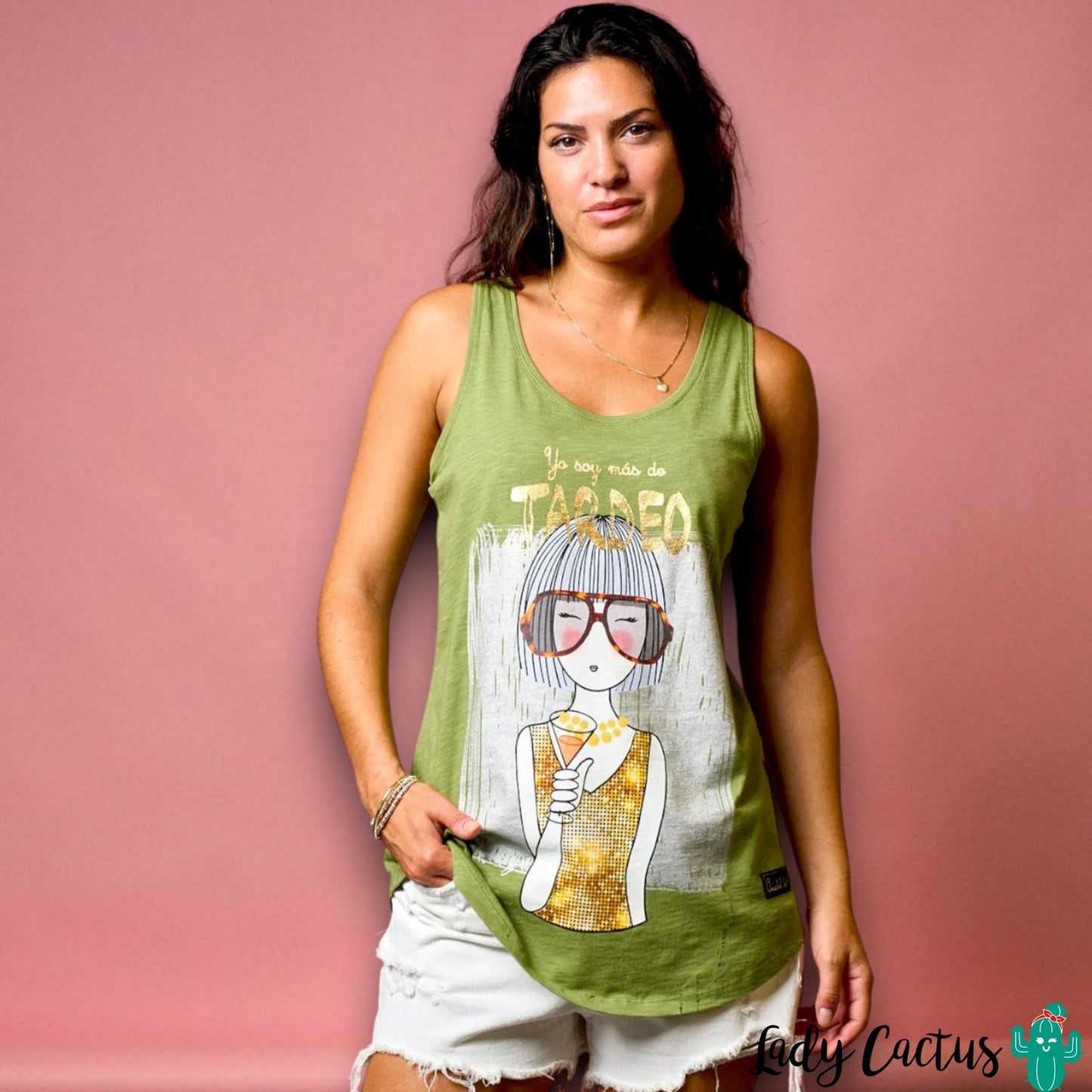 Camiseta de Tirantes Yo Soy Más de Tardeo con serigrafía dorada/plateada de Anabel Lee para toque exclusivo