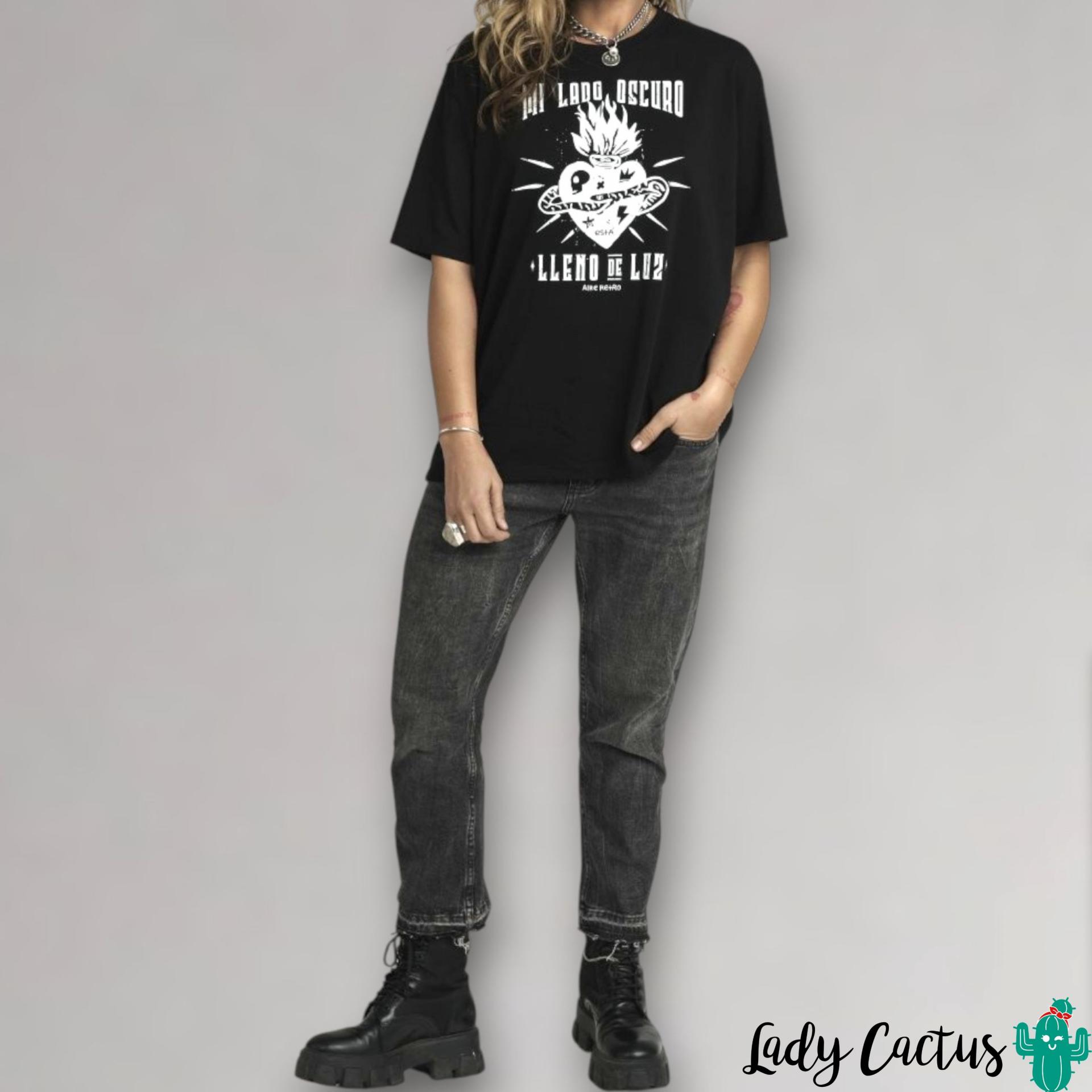 Camiseta Unisex Mi Lado Oscuro con diseño original español de Aire Retro en Lady Cactus