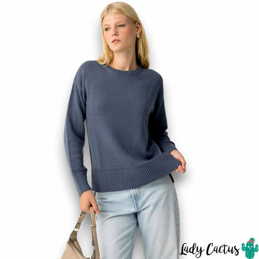 Camisola elegante en azul medianoche para ensembles refinados