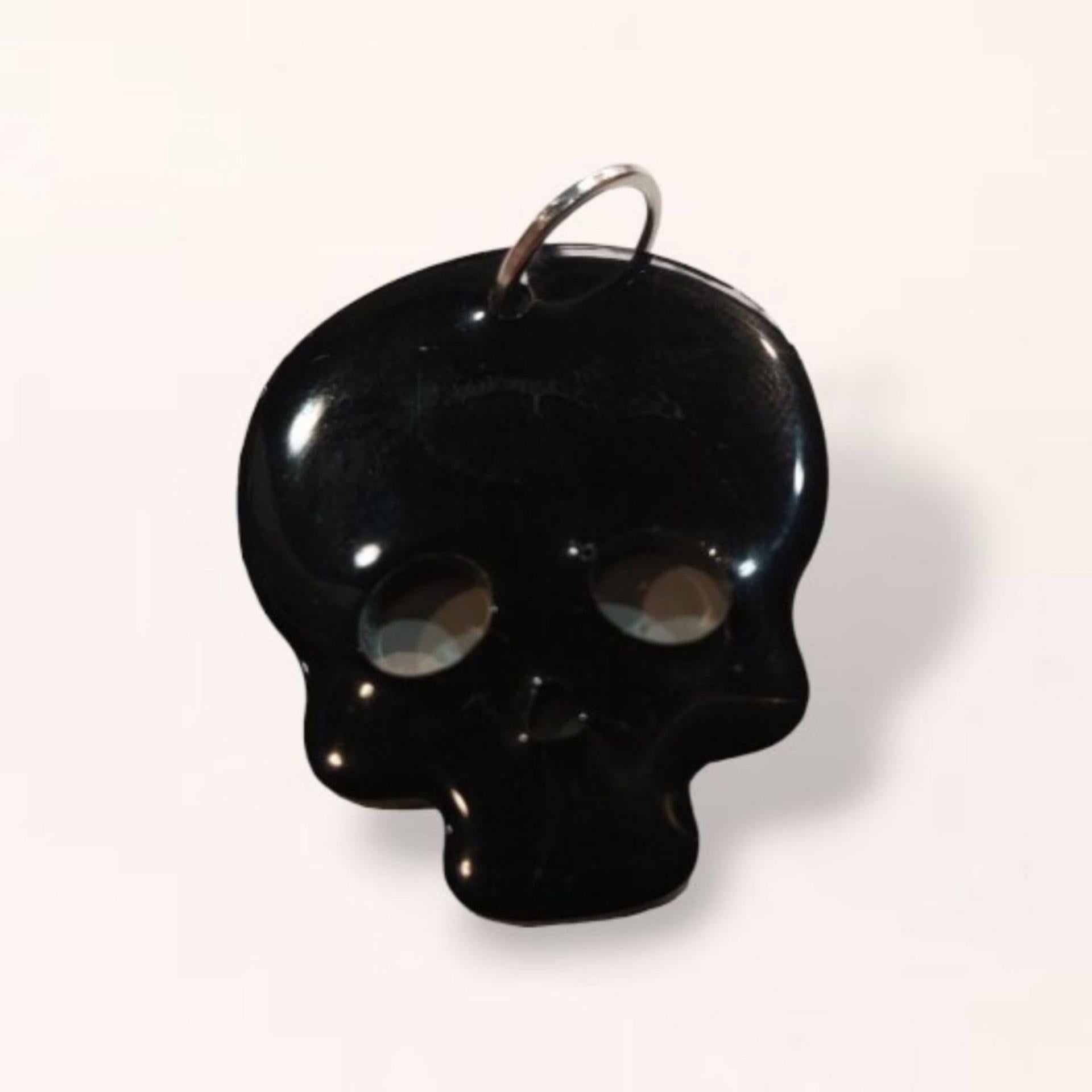 Charm de resina de 4 cm con diseño original de calavera negra